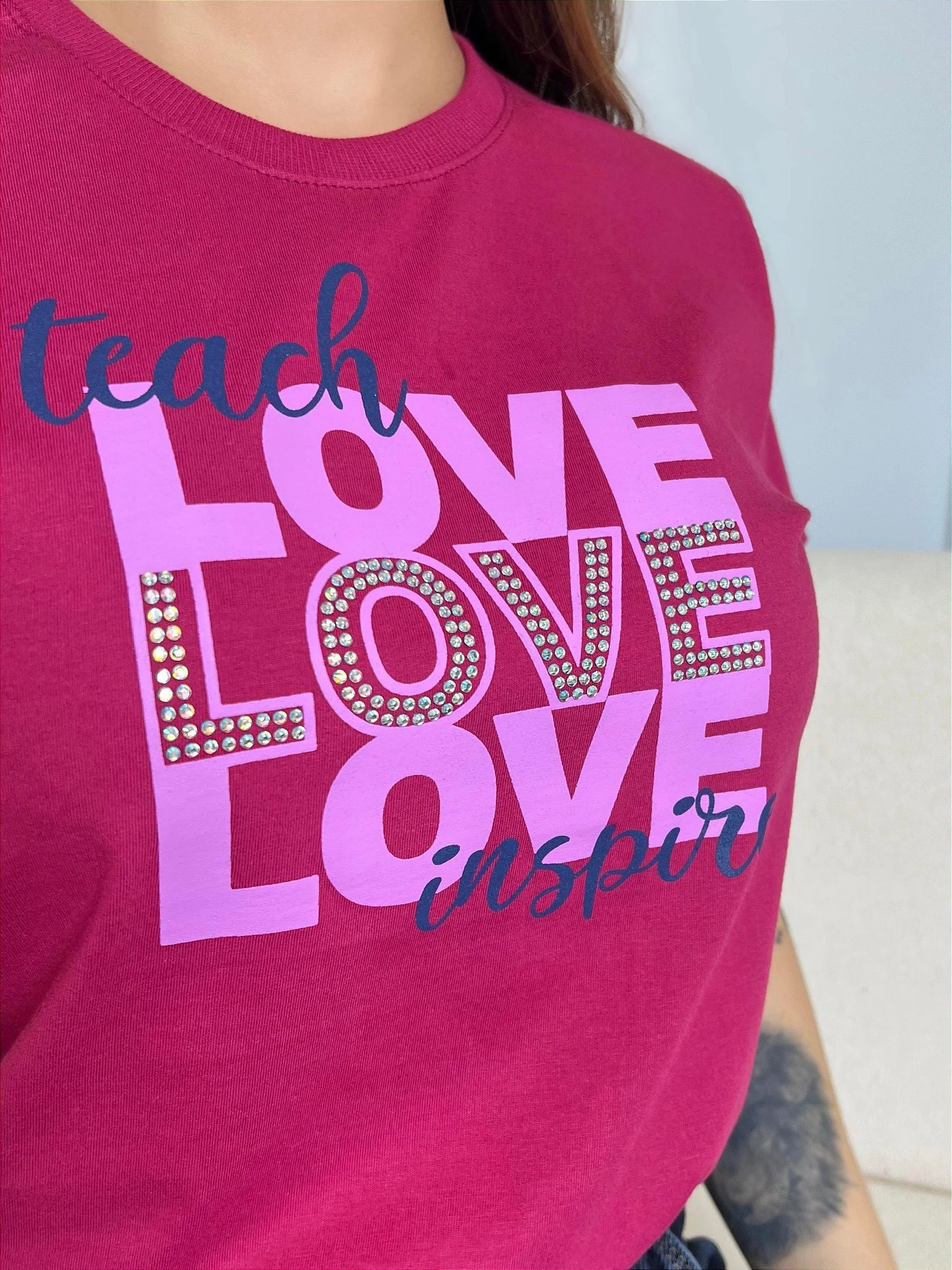 T-SHIRT LOVE C/STRASS - ROSA CARMIM
