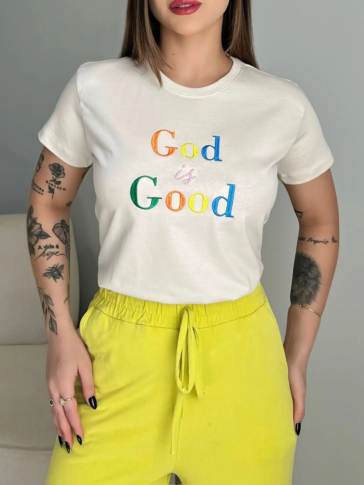 T-SHIRT GOD IS GOOD (BORDADA) - BEGE NATURAL