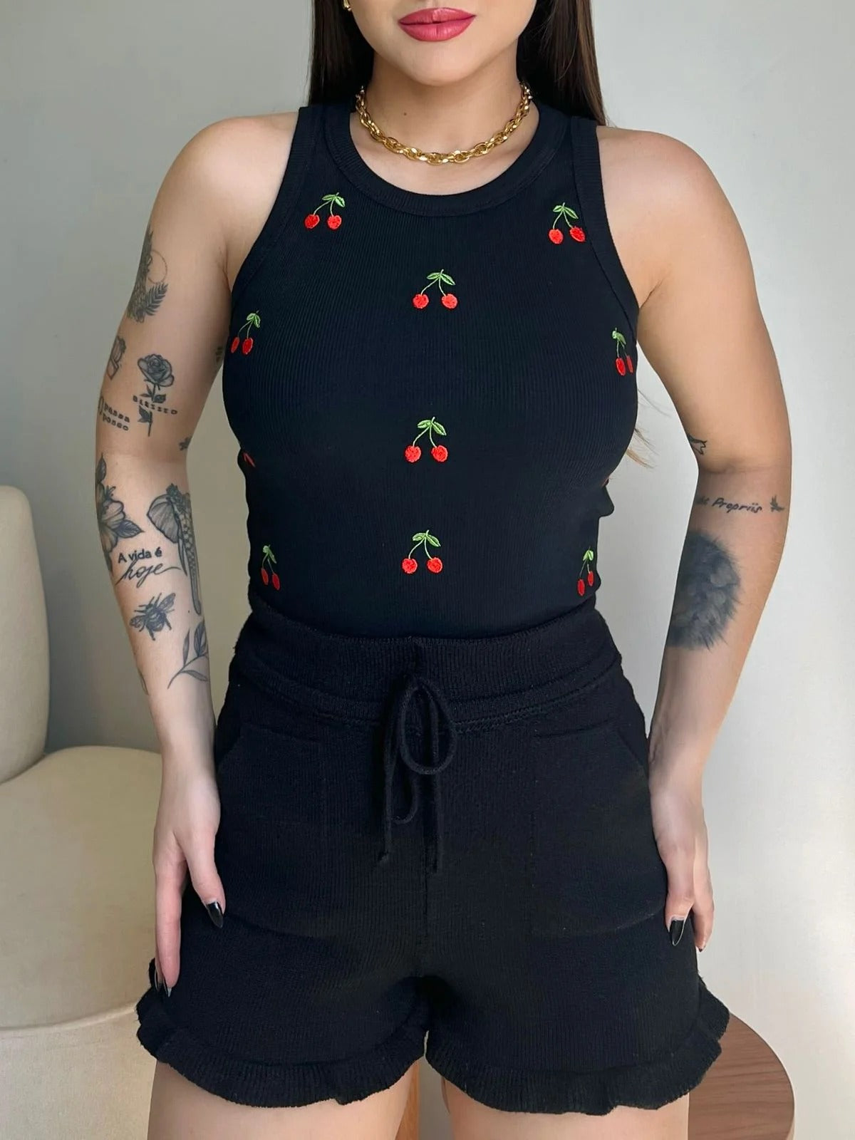 REGATA (BORDADA) MINI CEREJINHAS - PRETO