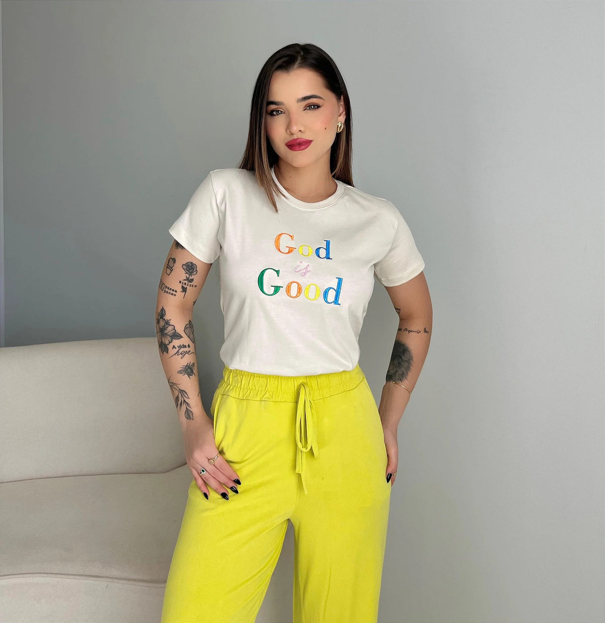 T-SHIRT GOD IS GOOD (BORDADA) - BEGE NATURAL