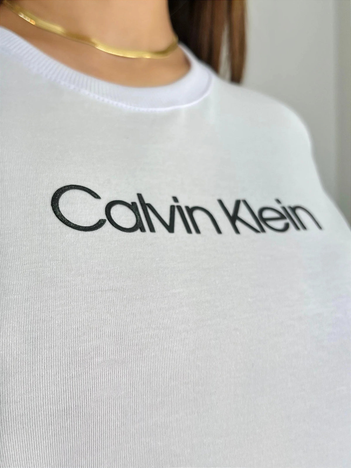T-SHIRT CALVIN KLEIN ALTO RELEVO - BRANCO