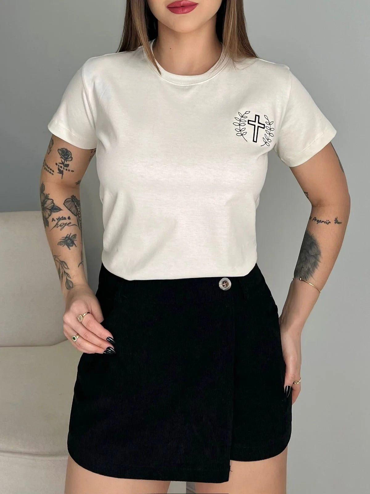 T-SHIRT CRUZ (BORDADA) - BEGE NATURAL
